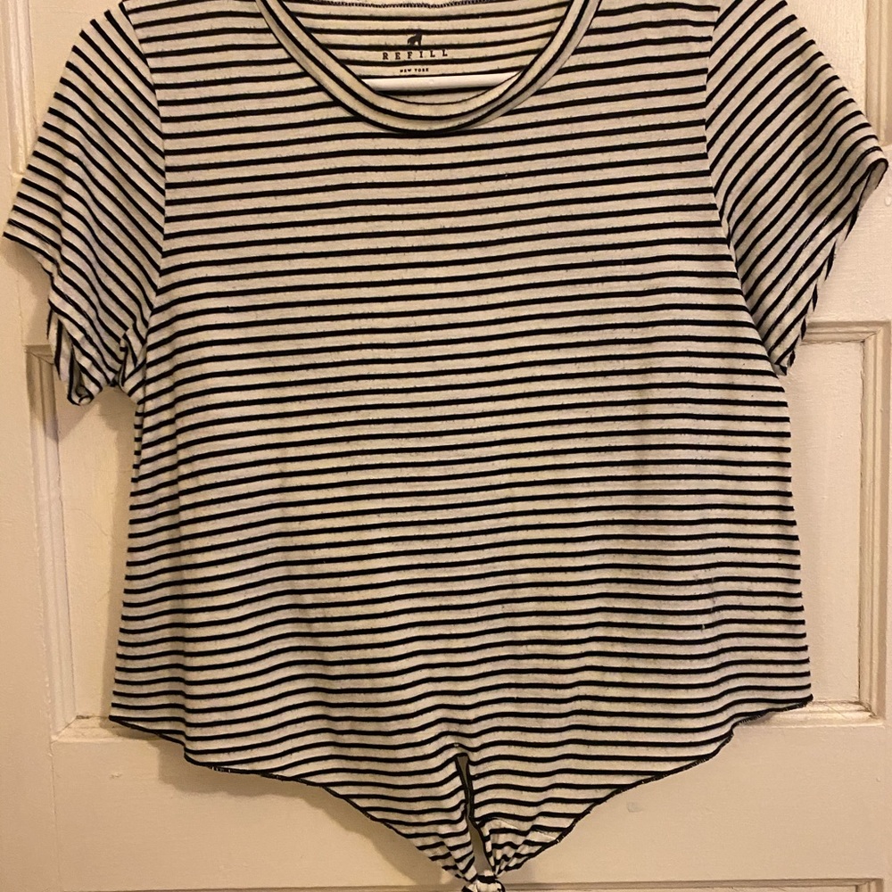 Black ans White stripped Tee with tie